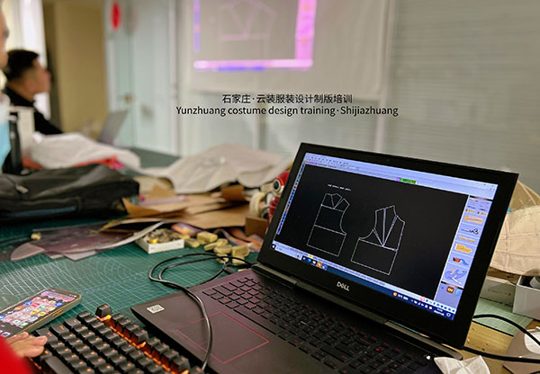 【云裝，日?！? /></a>
                                <h3><a href=